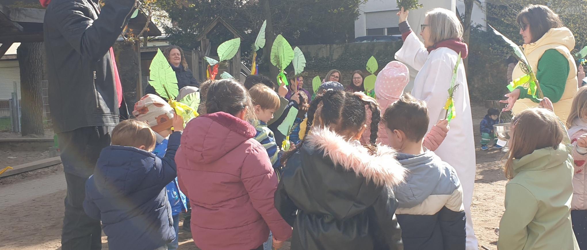 Segnung der Palmstecken in der Kita Hl. Johannes XXIII.