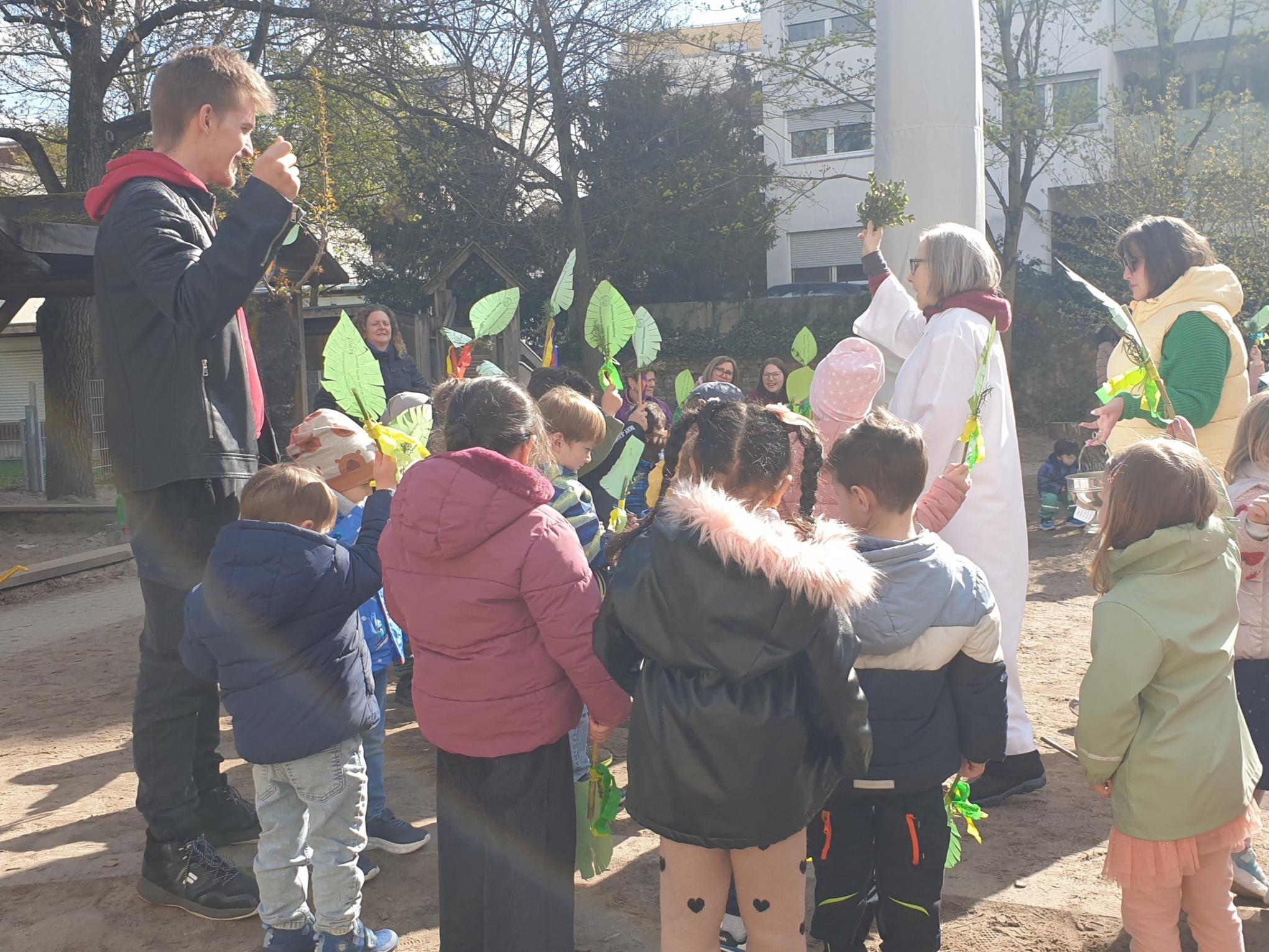 Segnung der Palmstecken in der Kita Hl. Johannes XXIII.