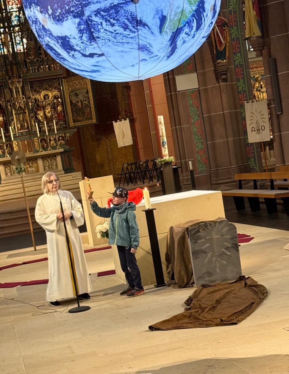 Unser Bild zeigt den Ostergottesdienst der Kita Hl. Johannes XXIII.