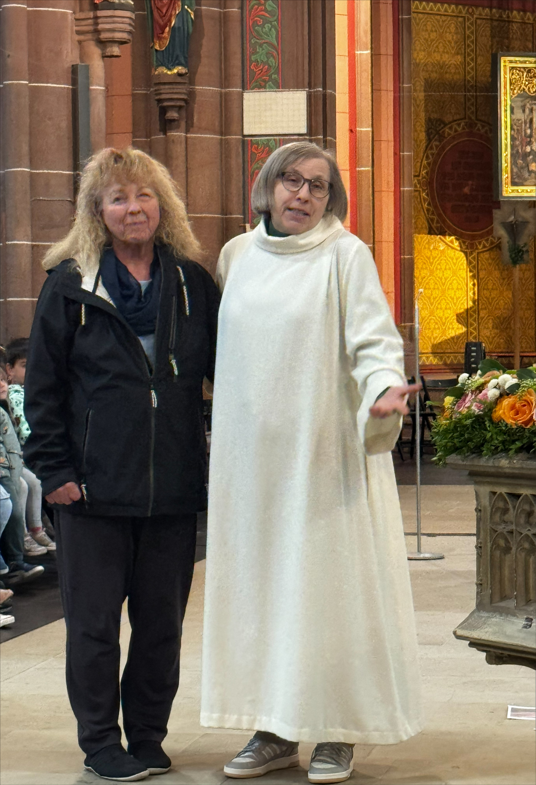 Im Ostergottesdienst wurde Erzieherin Martina Hehn gesegnet und verabschiedet.