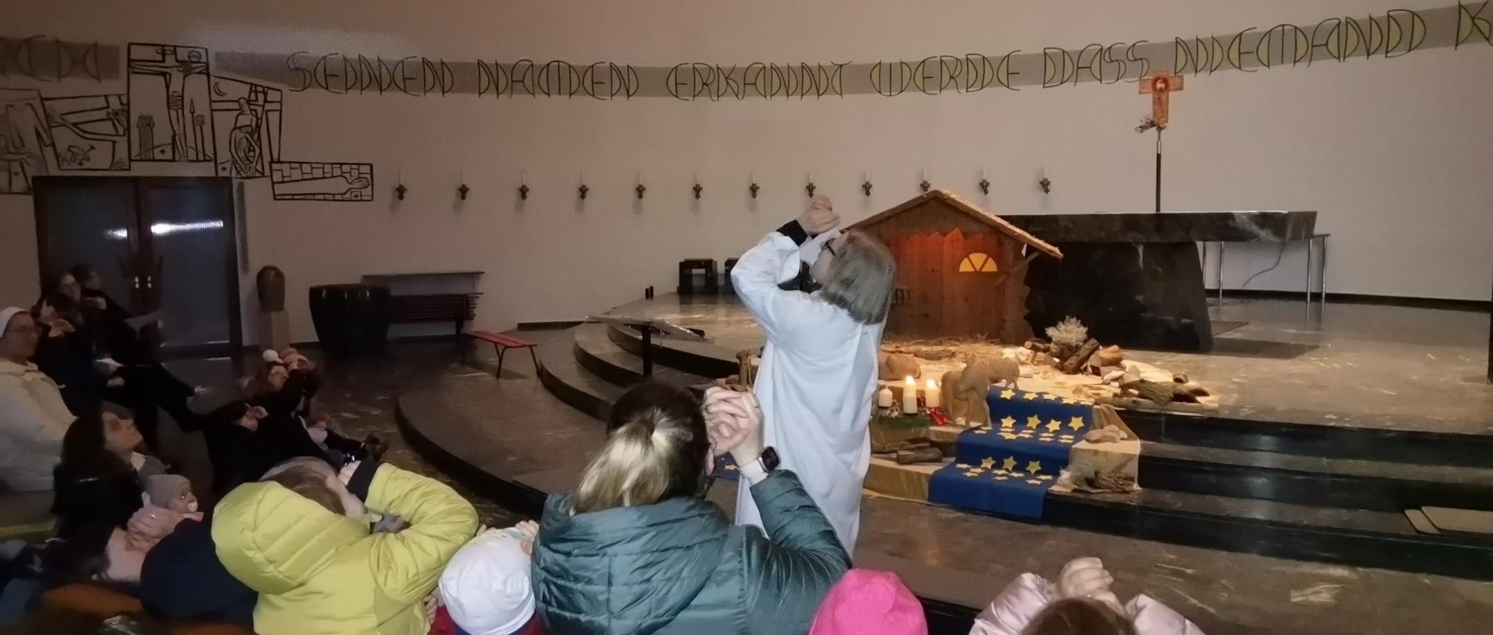 Was gibt es im Himmel alles zu sehen? Adventsgottesdienst der Kita St. Michael