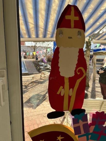 Der Hl. Bischof Nikolaus - gebastelt von der Kita St. Michael