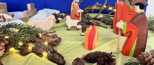 Das kleine Schaf Rika erzählt den Kindern in den Adventswochen.