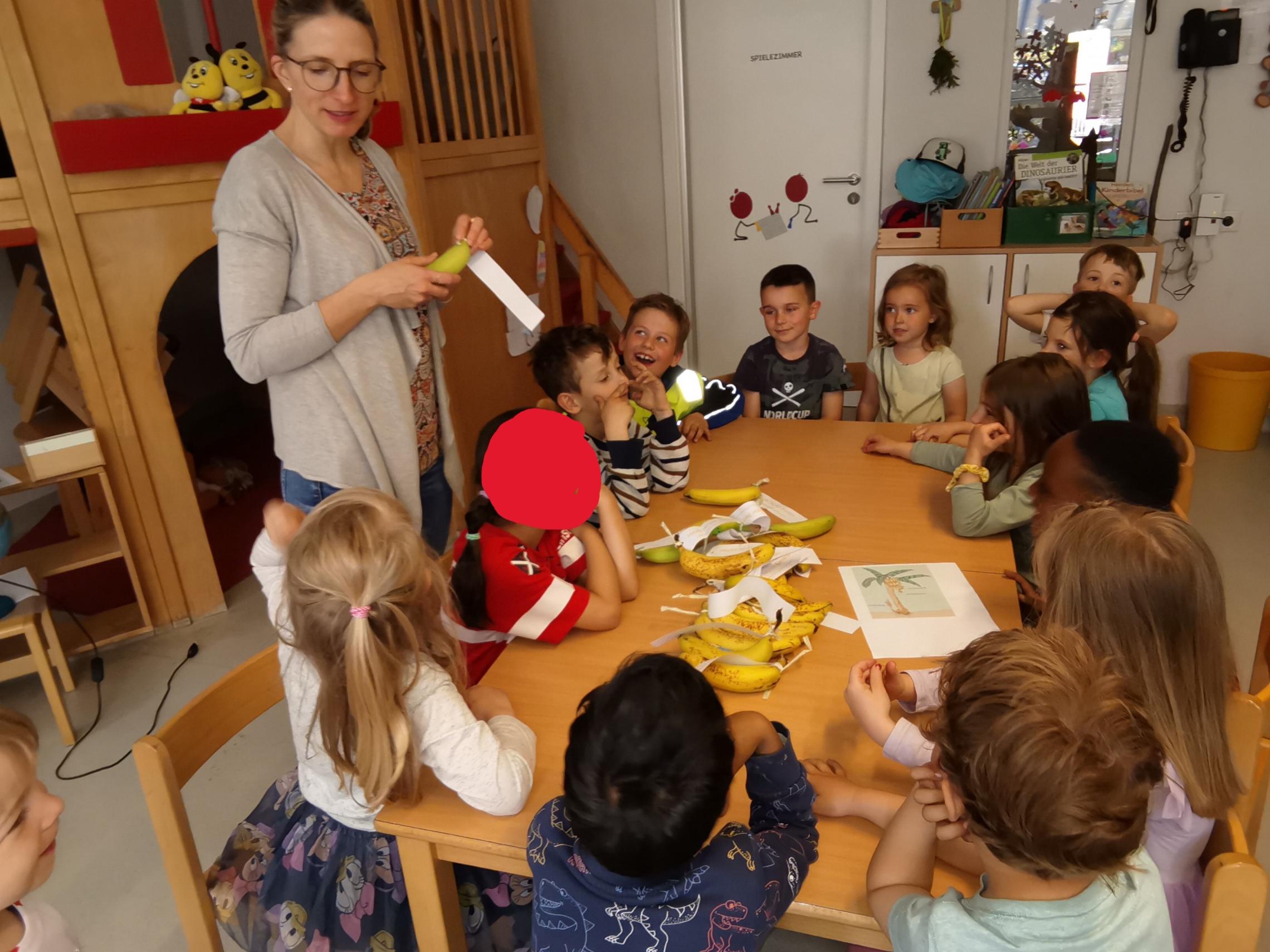 Eltern aus der Kita St. Michael gestaltet den Tag mit den Kindern.