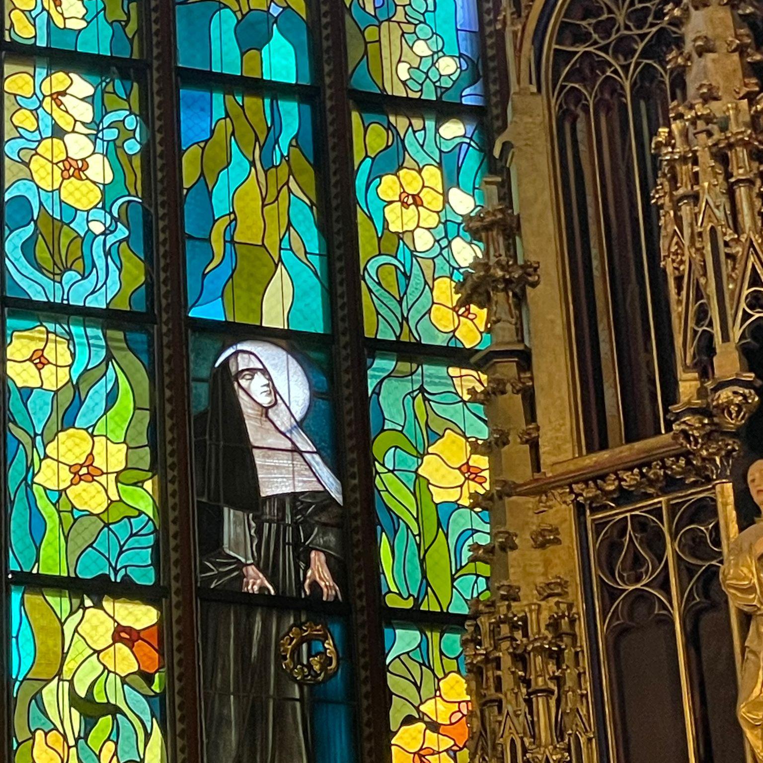 Das Fenster zeigt die selige Salome von Krakau.