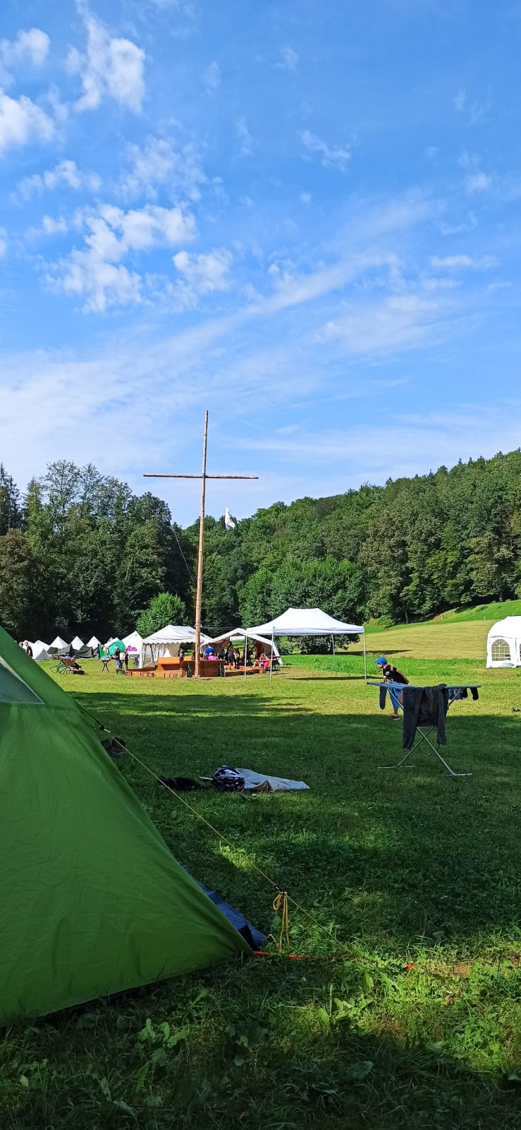 Kreuz und blauer Himmel