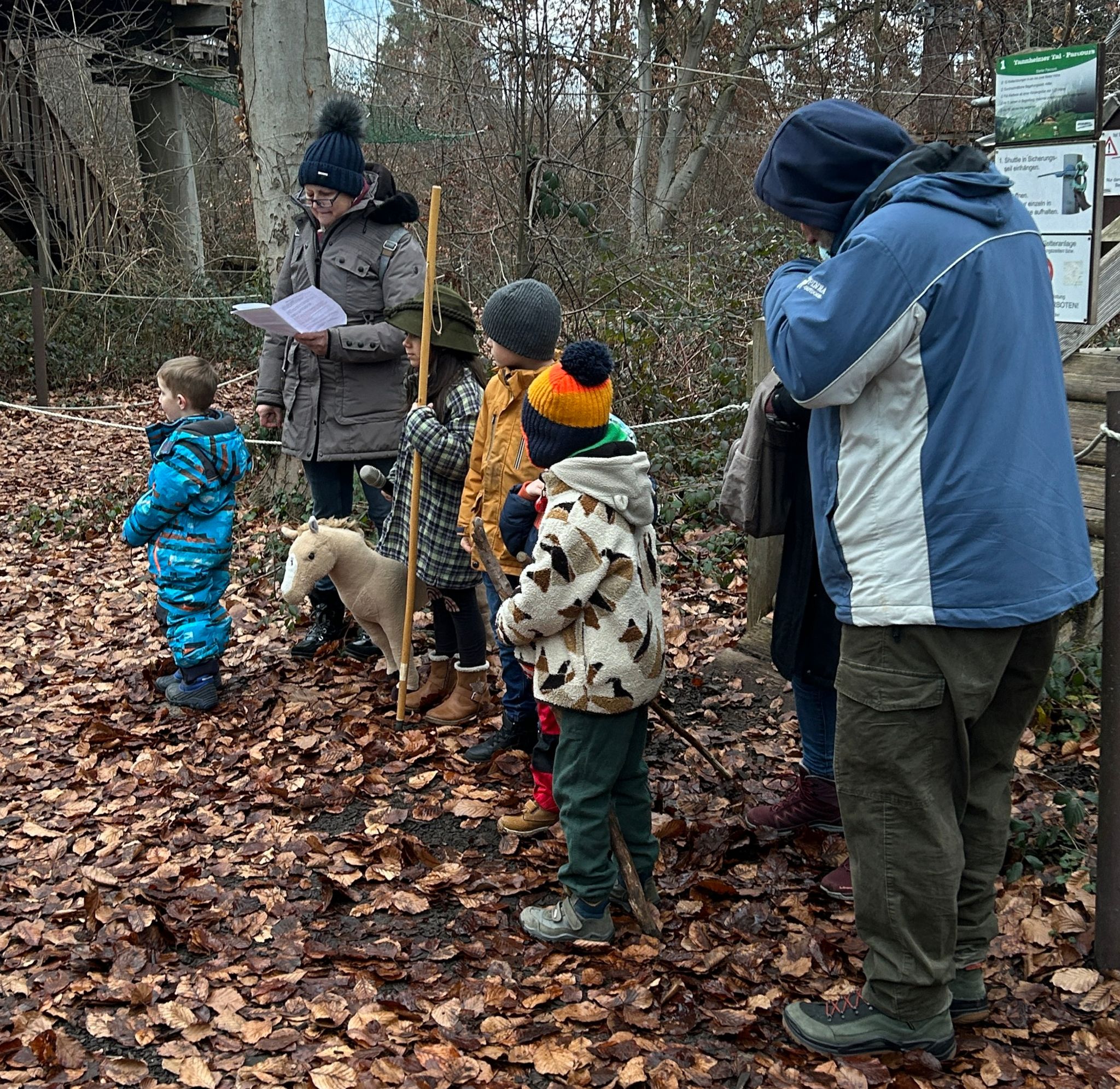 Konzentriert und voller Vorfreude: Noch sind die kleinen Hirten nicht verkleidet, üben aber fleißig für den großen Tag.