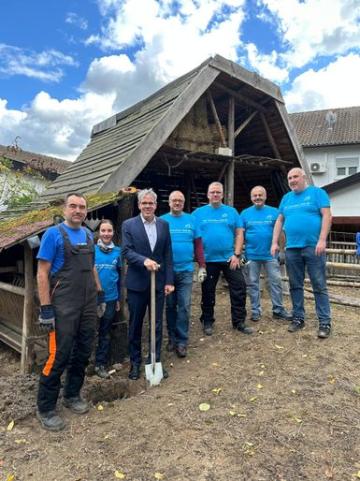 Das Krippenteam mit Landrat Christian Engelhardt