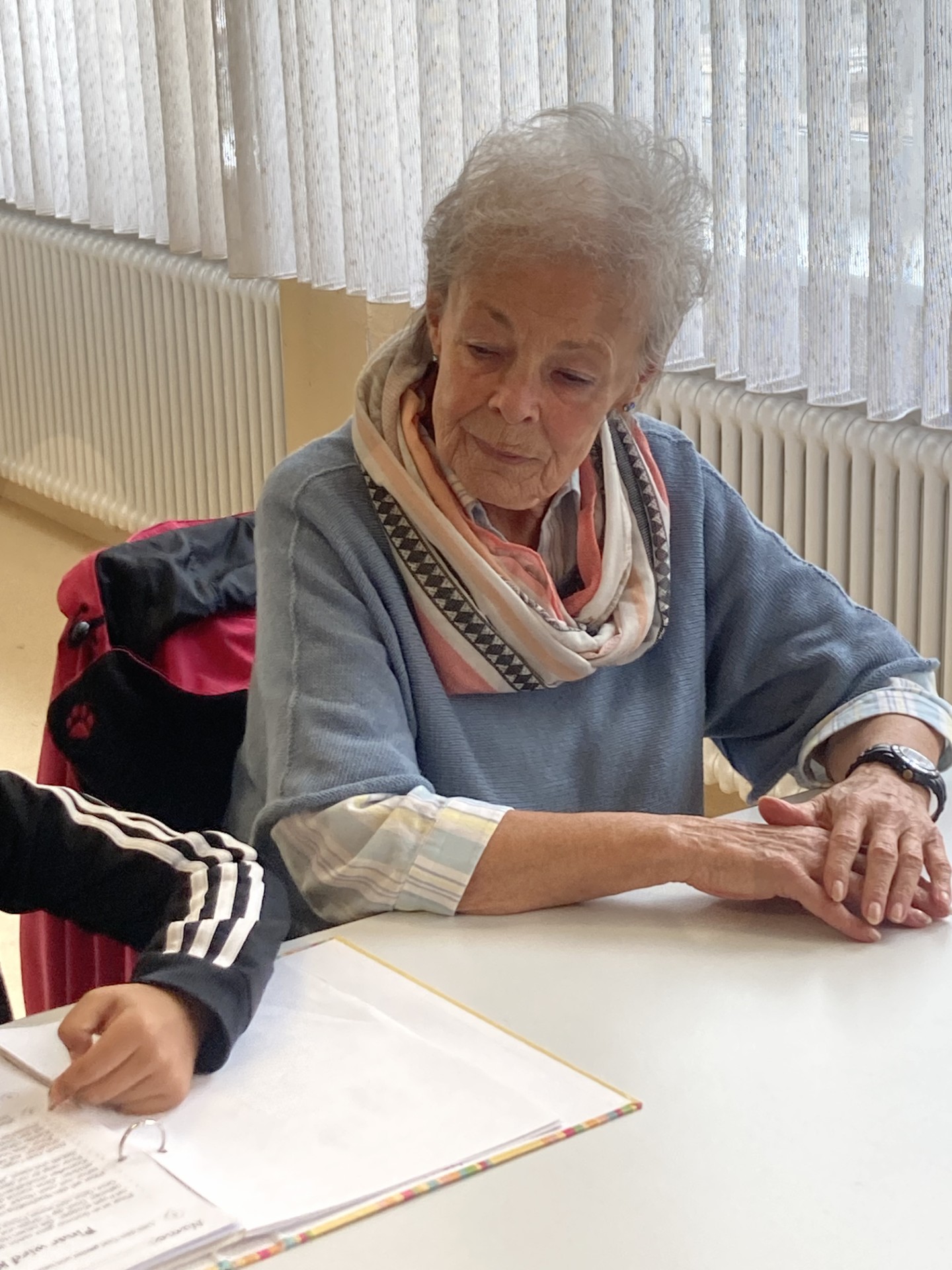 Bruni Linzmeier unterstützt bei den Hausaufgaben