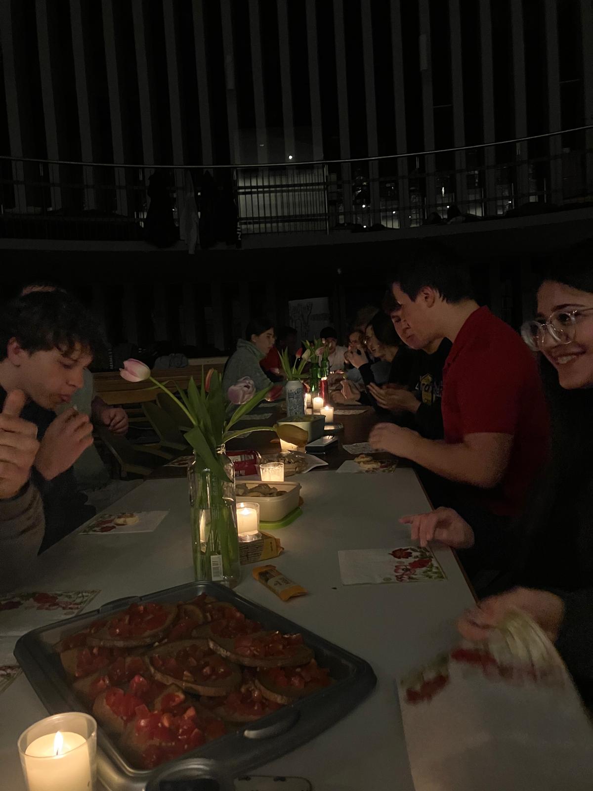 Gemeinsames Abendessen in der Michaelskirche