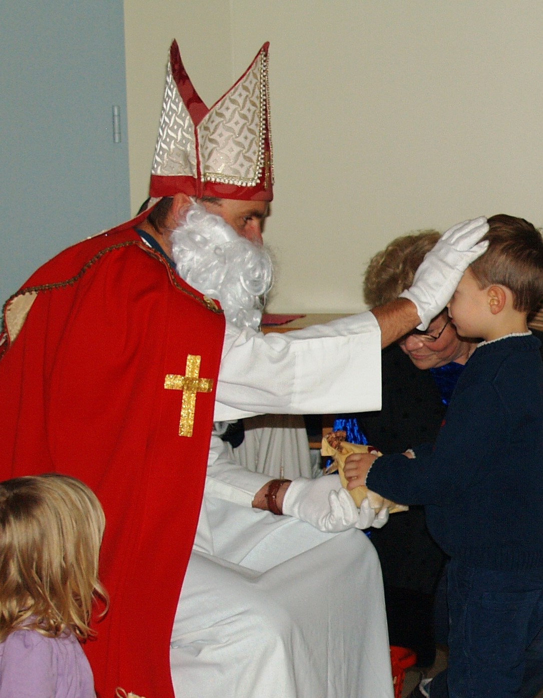 Wir laden zur Nikolausfeier in die Apostelkirche ein.