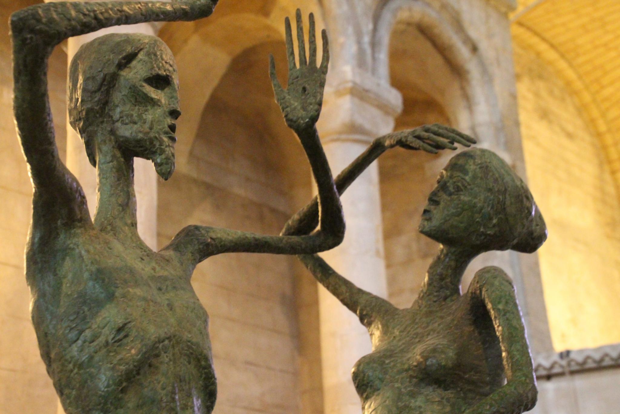 Magdalena und Jesus begegnen sich am Ostermorgen am Gartengrab