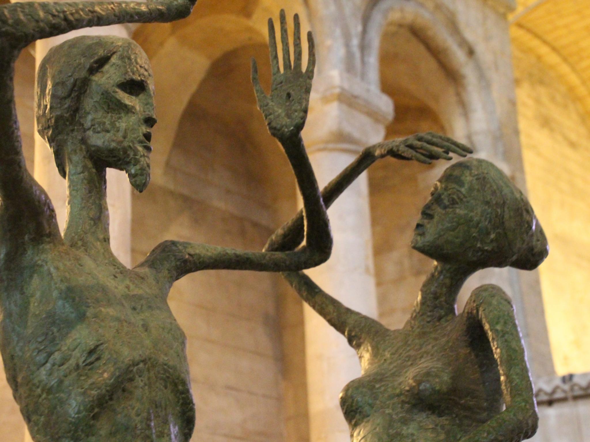 Magdalena und Jesus begegnen sich am Ostermorgen am Gartengrab