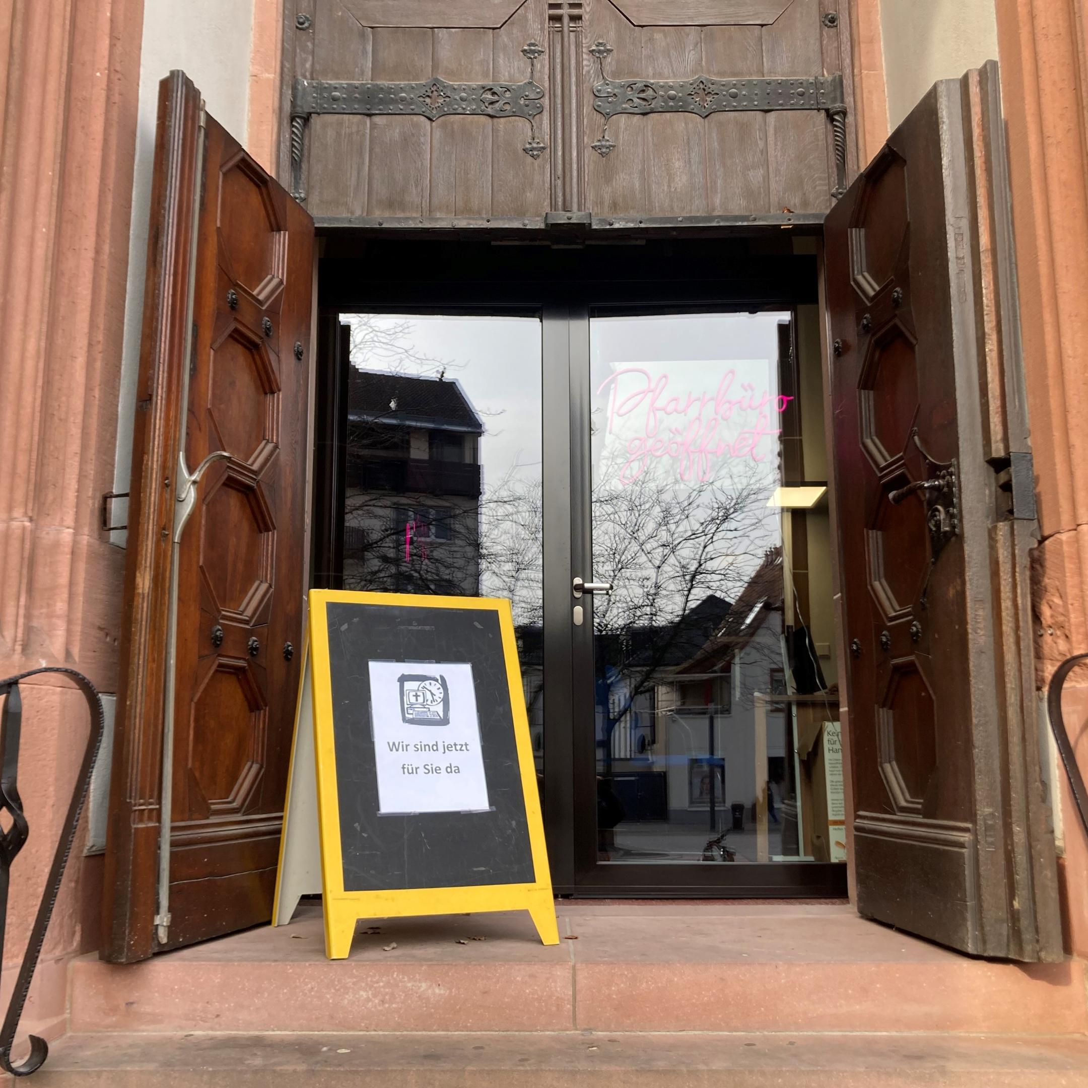 Eingang zum Büro in der Apostelkirche