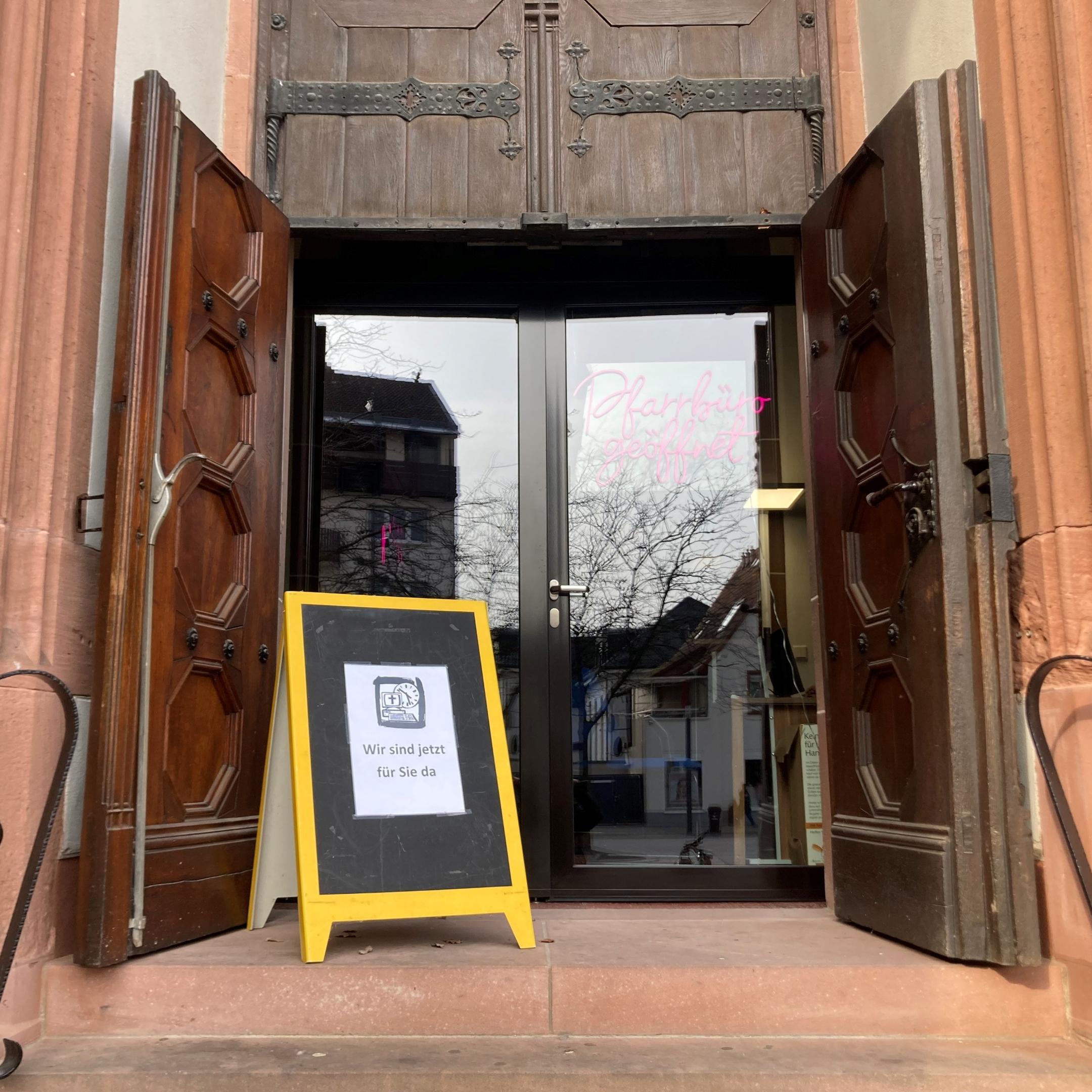 Eingang zum Büro in der Apostelkirche
