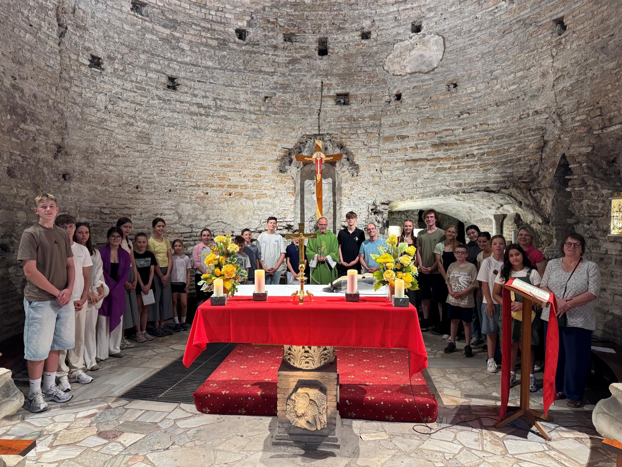 Gottesdienst in den Domitilla Katakomben