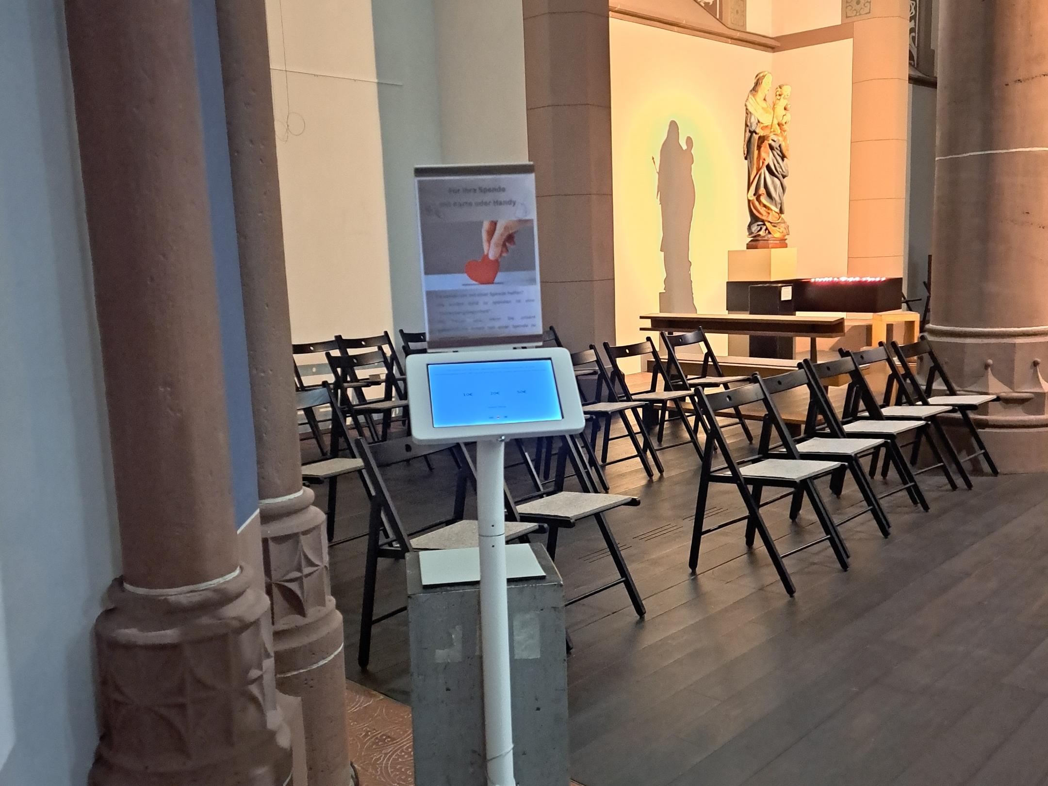 Unser Bild zeigt die Spendensäule in der Apostelkirche.