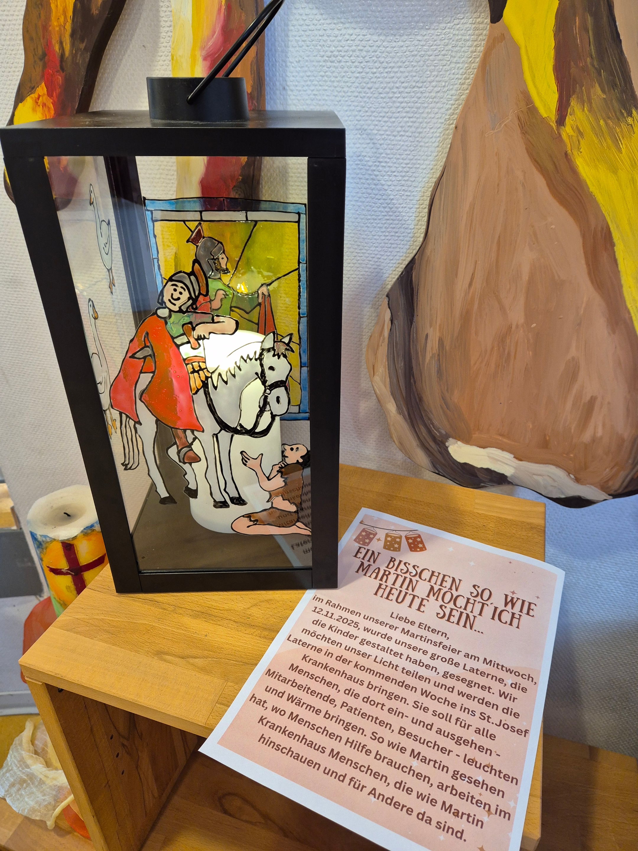 Das Martinslicht der Kita St. Hildegard macht sich auf den Weg ins St. Josef-Krankenhaus