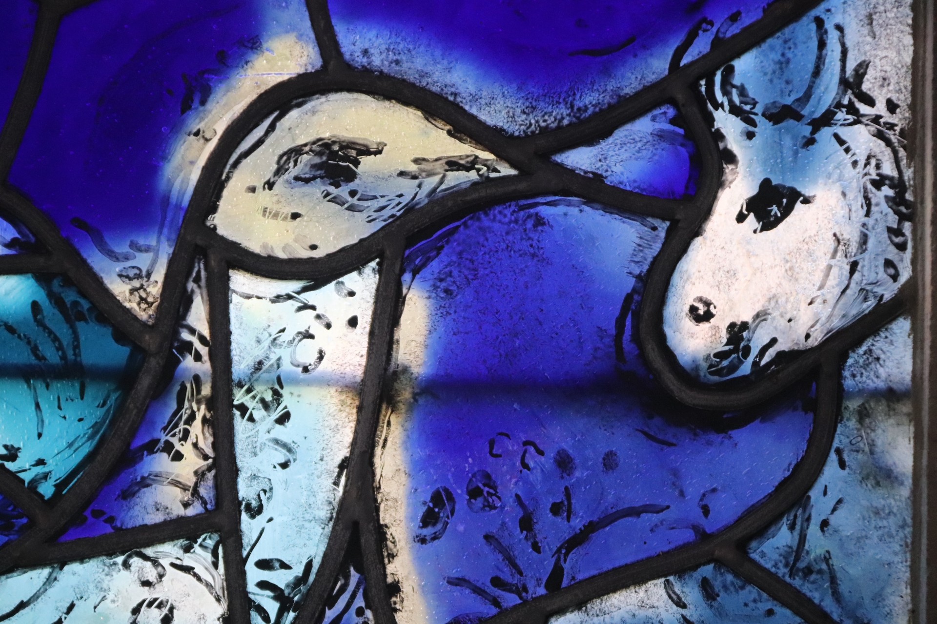Glasfenster - gestaltet von Marc Chagall