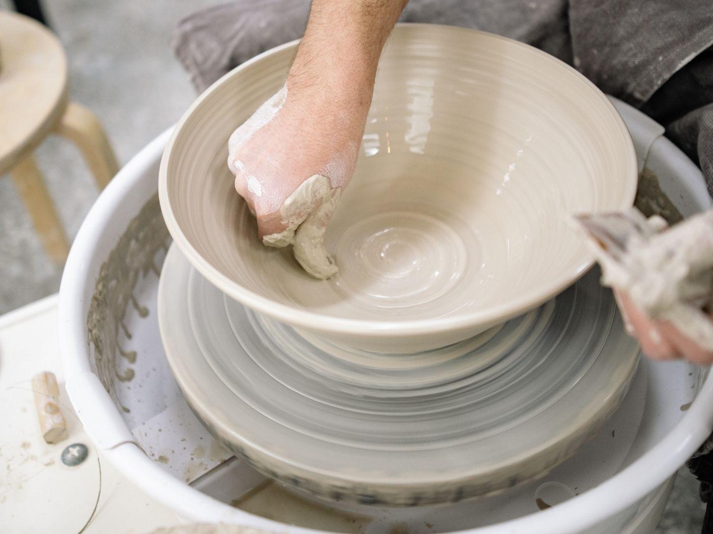 Eine Schale entsteht.