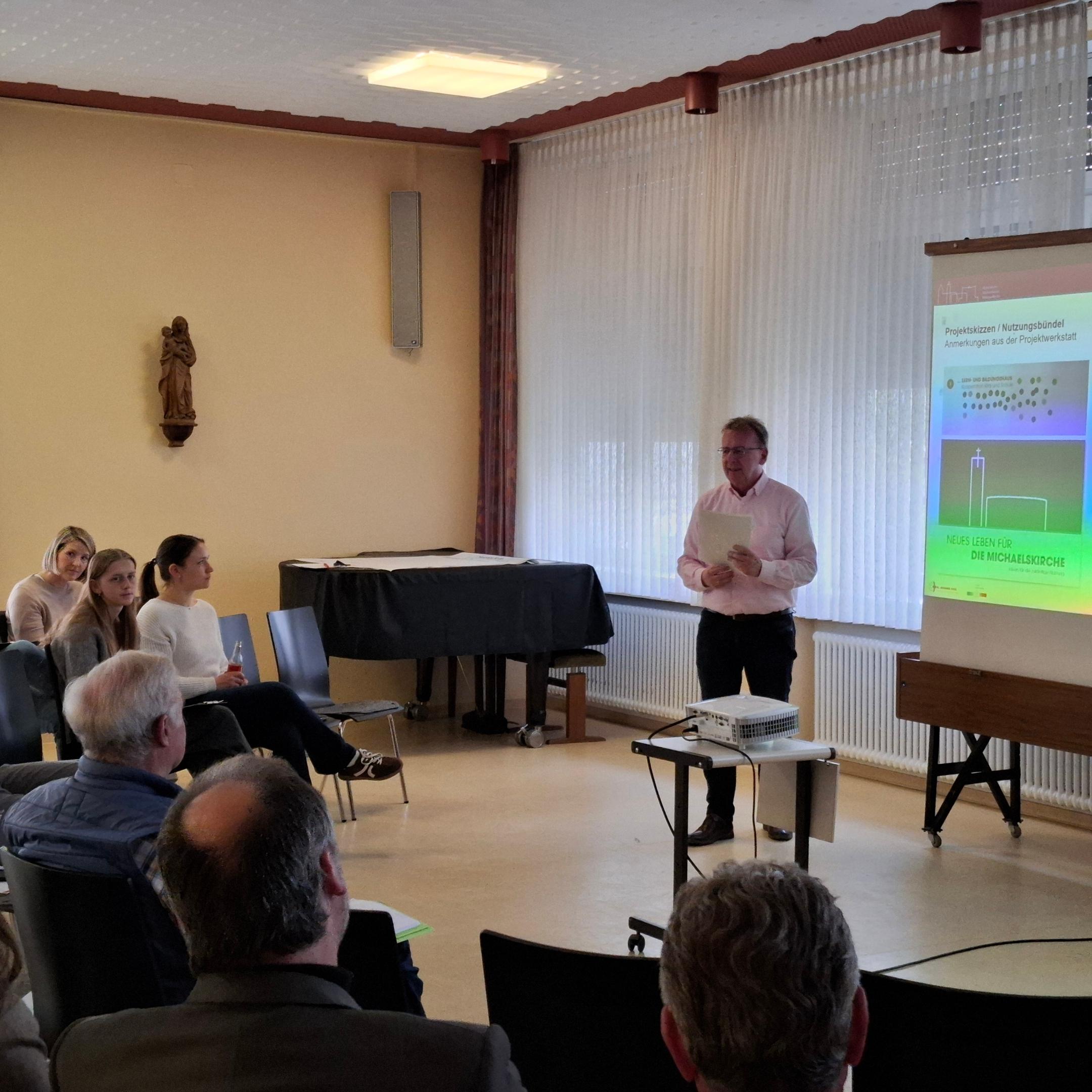 Bürgermeister Matthias Baaß bringt die Perspektiven der Stadt Viernheim in die Beratungen des Runden Tisches ein.