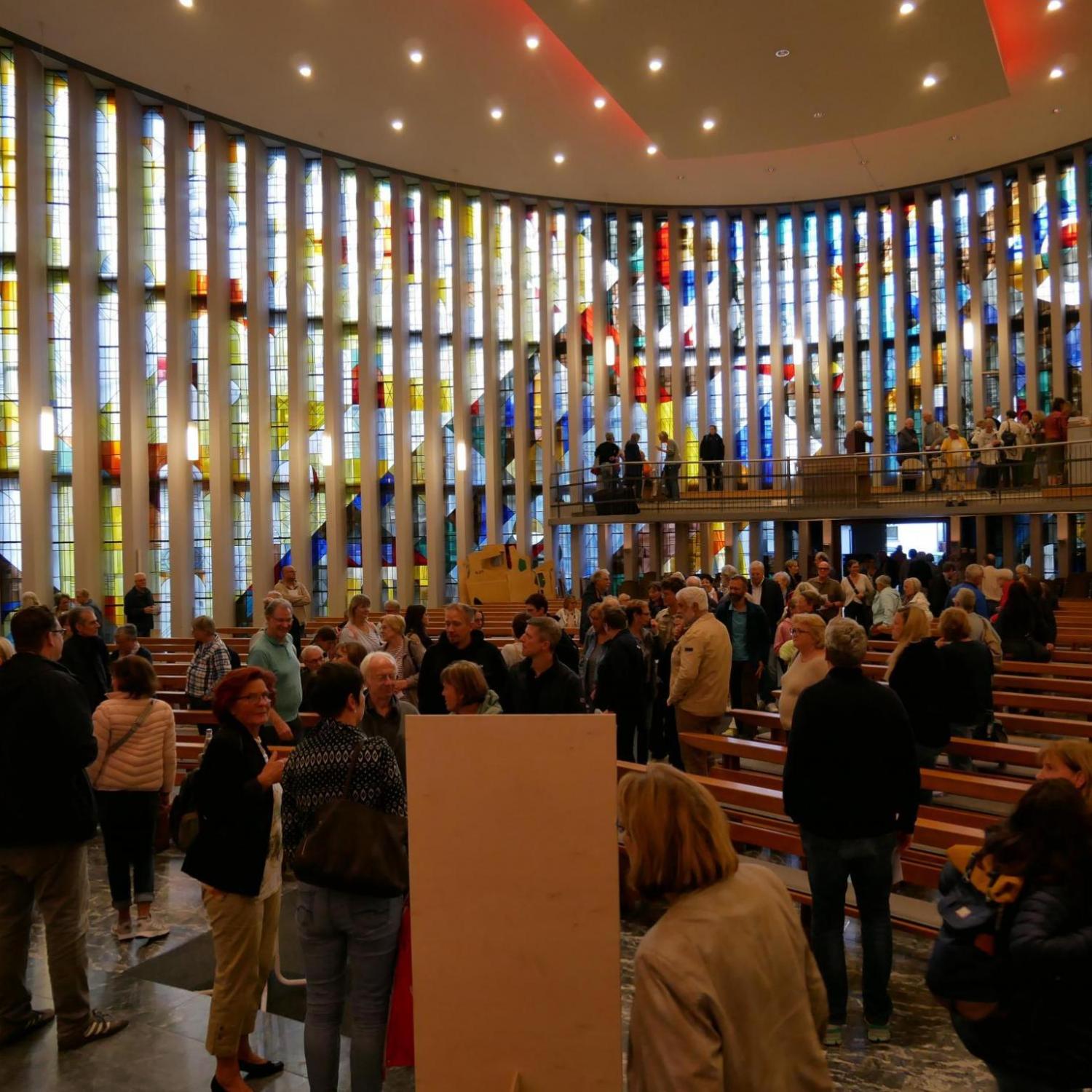 Interessiert, offen, im Austausch – die Michaelskirche als Startpunkt für den Beteiligungsprozess rund um die Zukunft der Kirchen
