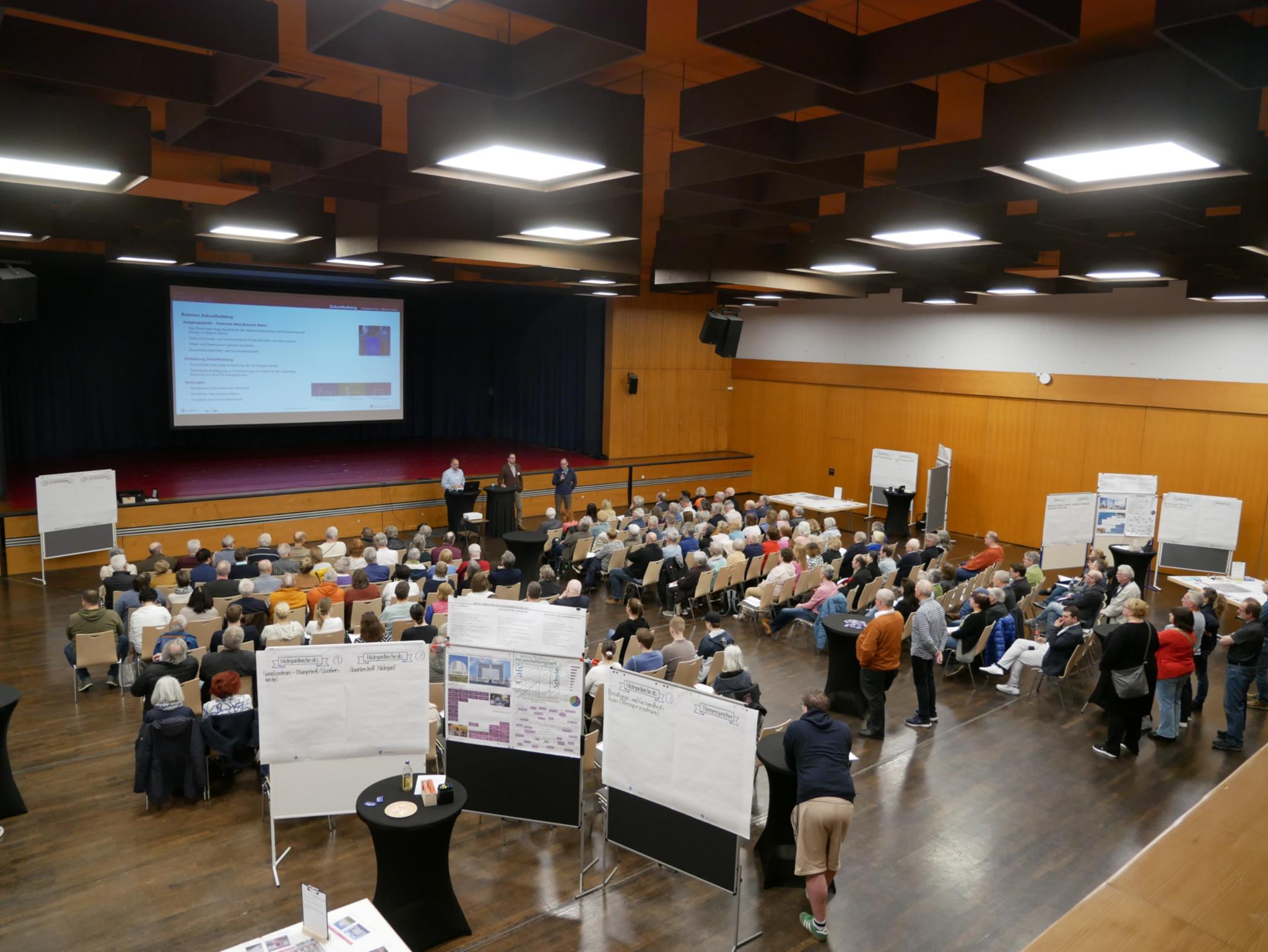 Menschen aller Generationen beteiligten sich an der Projektwerkstatt.