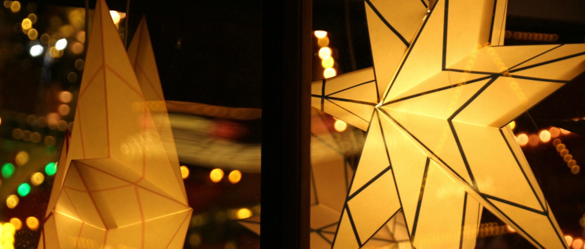 Lichterfunkeln auf dem Weihnachtsmarkt