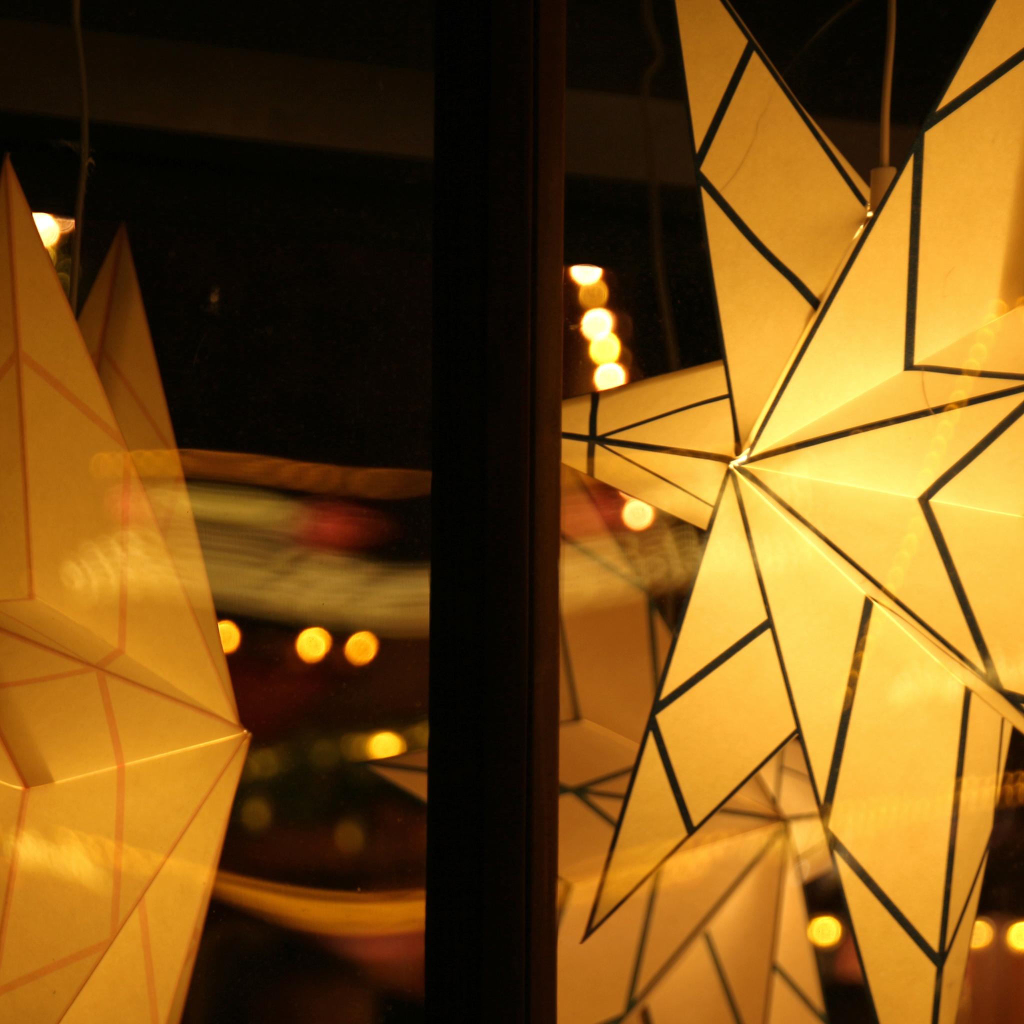 Lichterfunkeln auf dem Weihnachtsmarkt