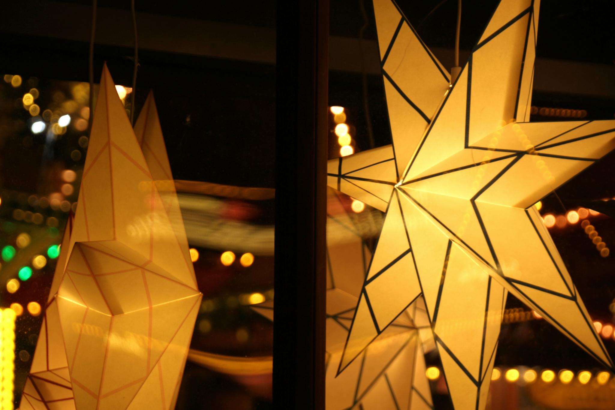 Lichterfunkeln auf dem Weihnachtsmarkt
