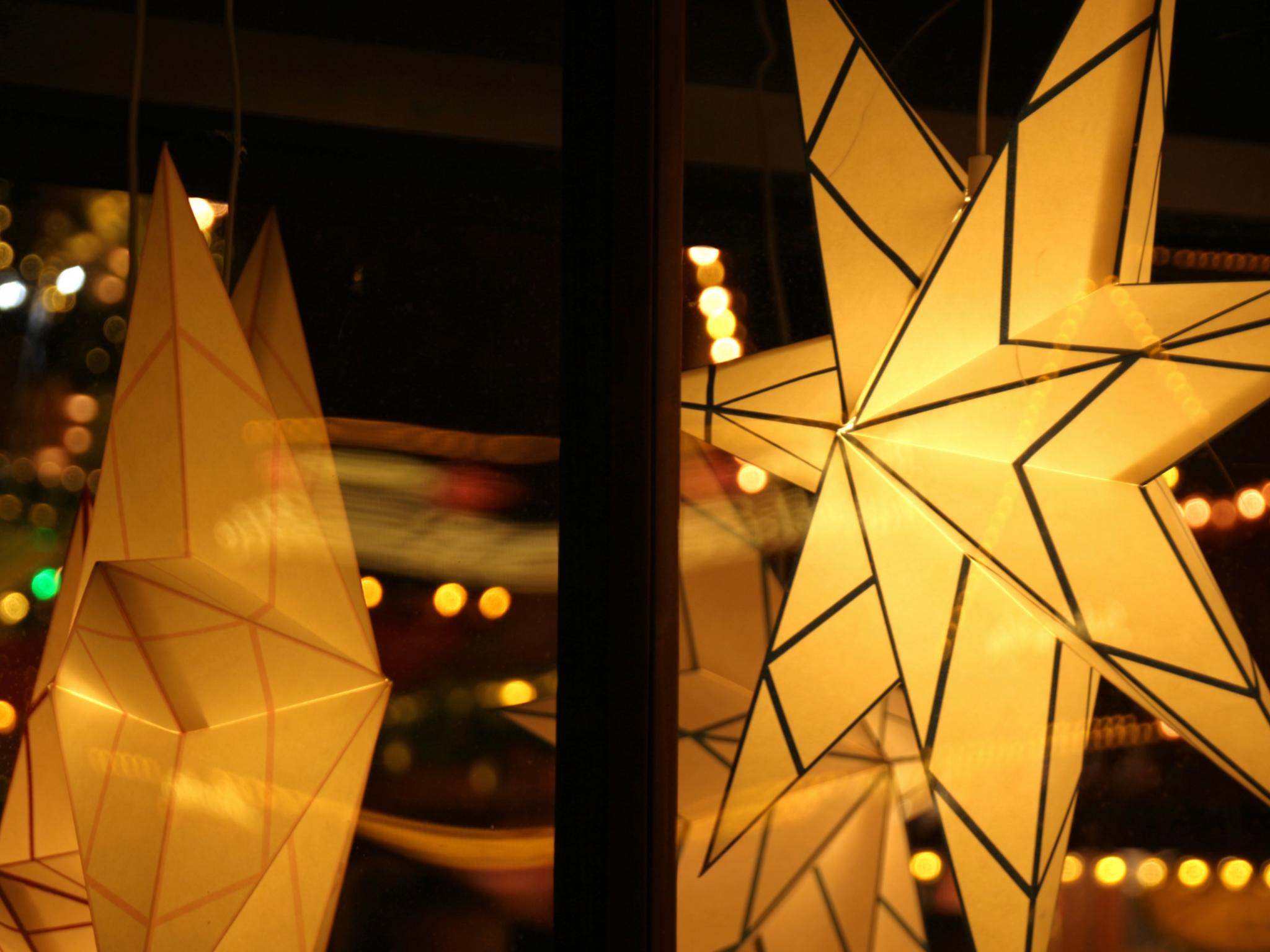 Lichterfunkeln auf dem Weihnachtsmarkt