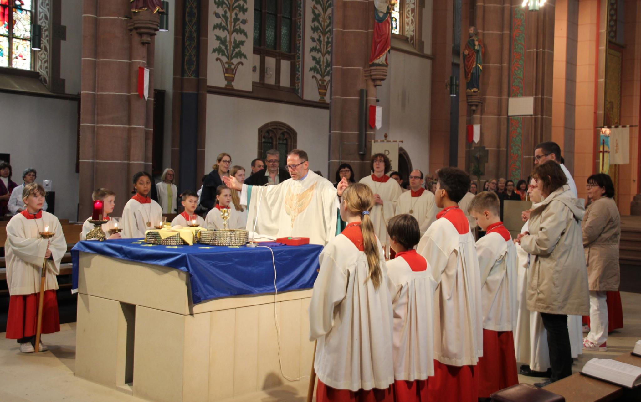 Eucharistiefeier am Fronleichnamsfest 2024 in der Apostelkirche