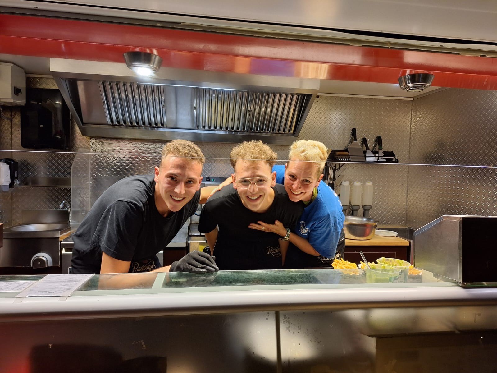 Beim gemütlichen Ausklang freuten sich die Teilnehmenden über leckere Pommes vom Foodtruck.