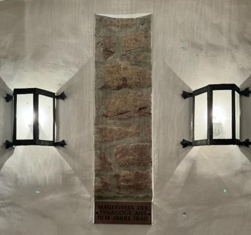 Mauer der ehemaligen Synagoge