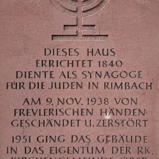 Gedenktafel an der katholischen Kirche Rimbach
