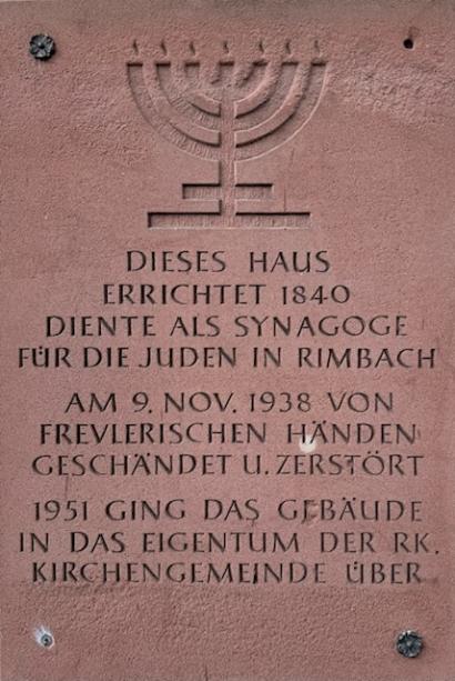 Gedenktafel an der katholischen Kirche Rimbach