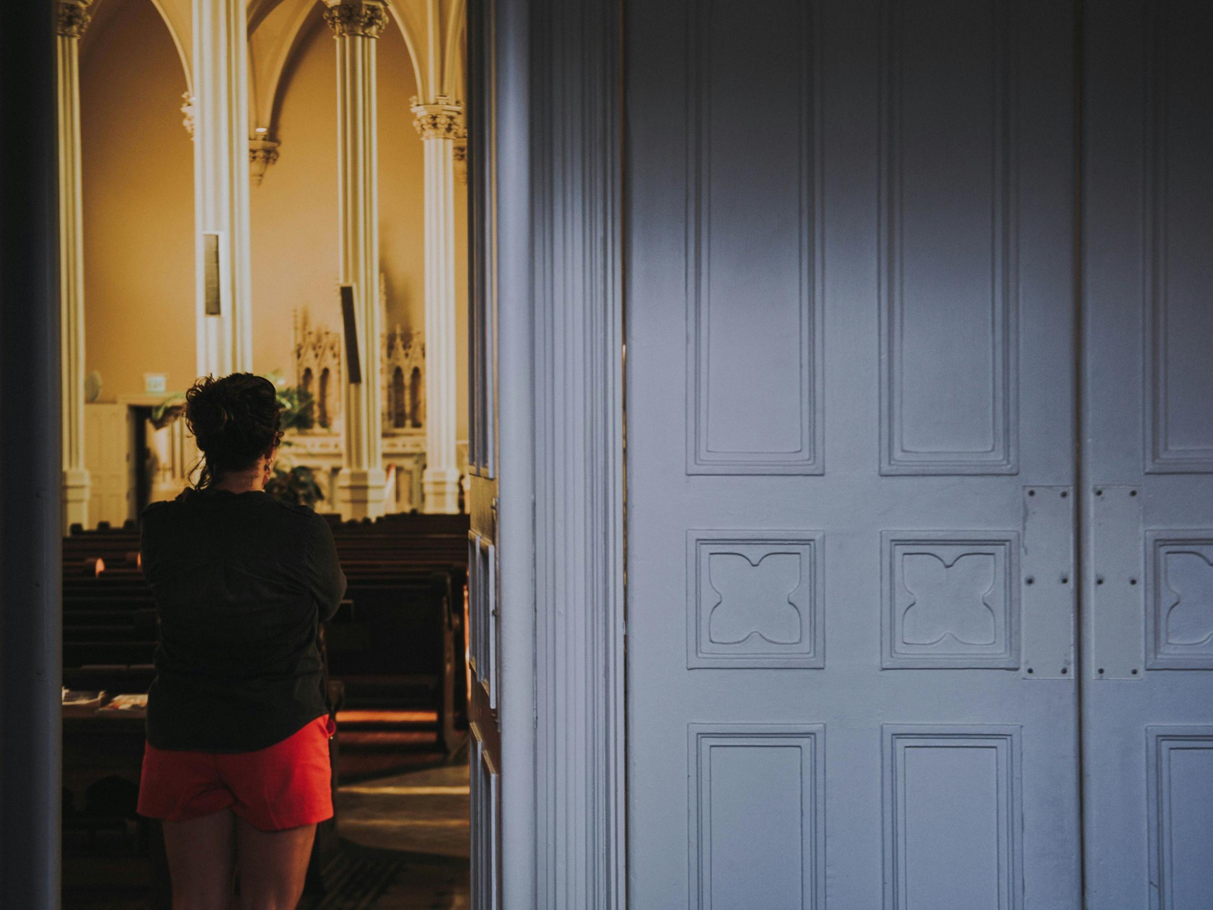 Glaubenskurse für Erwachsene auf dem Weg in die Kirche