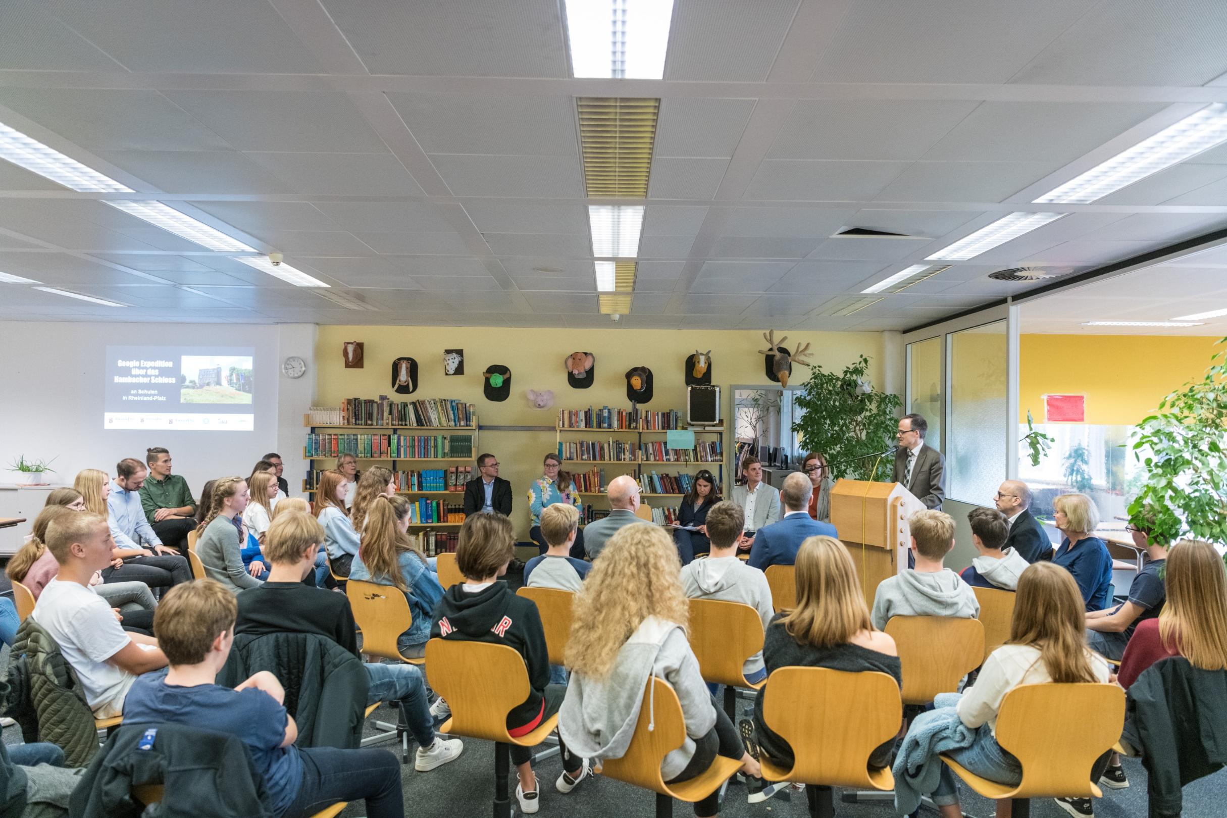 Google Expedition-Hambacher Schloss-PK-2019-007