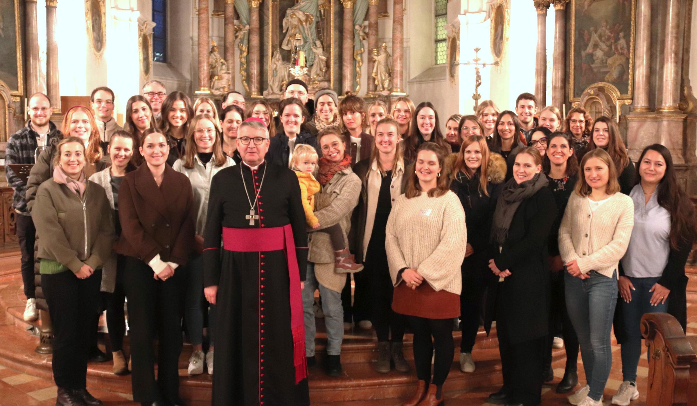 Religionslehrerinnen und Religionslehrer, die von Bischof Kohlgraf die Missio canonica erhalten haben