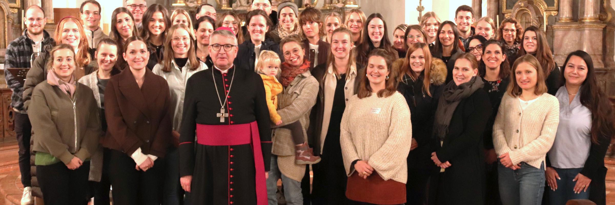 Religionslehrerinnen und Religionslehrer, die von Bischof Kohlgraf die Missio canonica erhalten haben