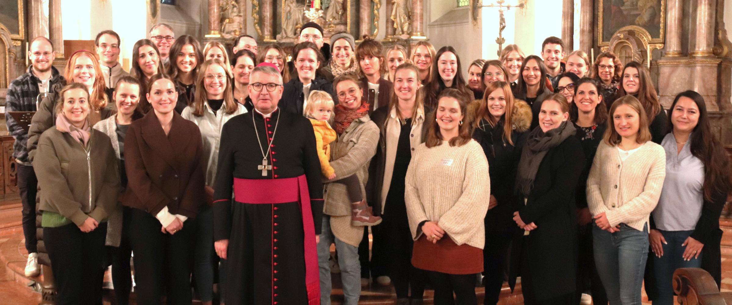 Religionslehrerinnen und Religionslehrer, die von Bischof Kohlgraf die Missio canonica erhalten haben