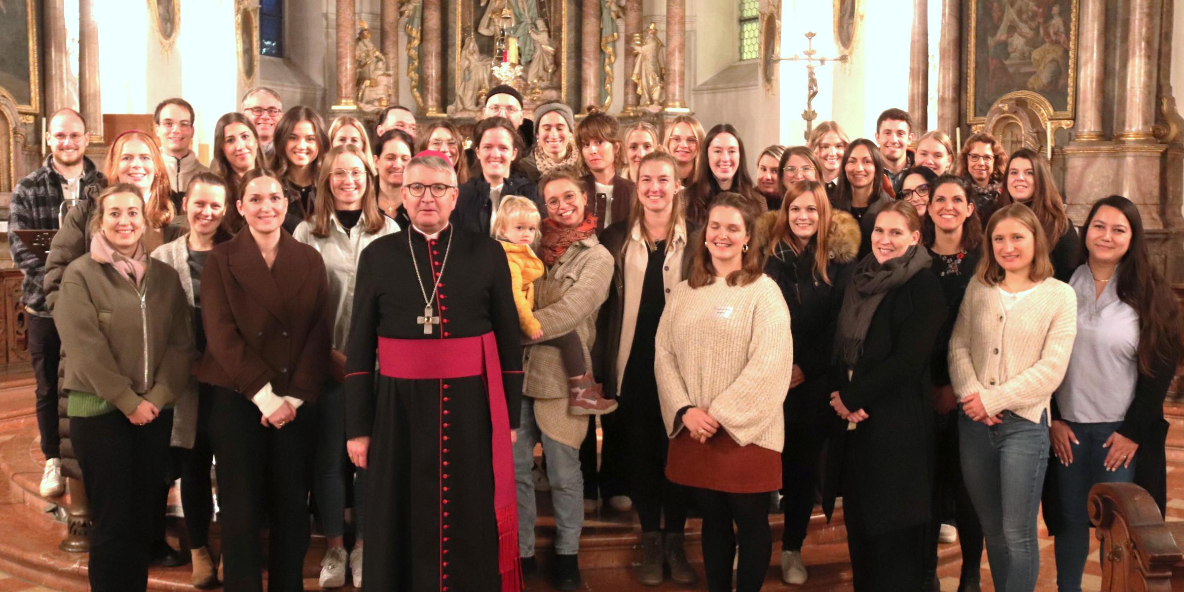 Religionslehrerinnen und Religionslehrer, die von Bischof Kohlgraf die Missio canonica erhalten haben