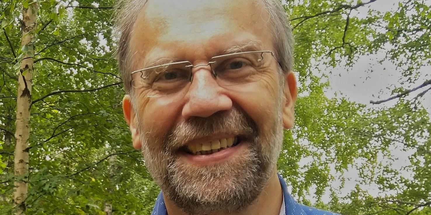 Dr.  Bernhard Dörr