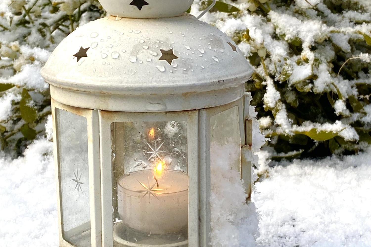 Laterne im Schnee