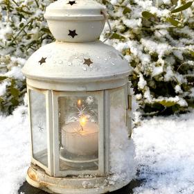 Laterne im Schnee