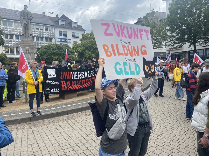2025-07-08 Demo gegen Kürzungen (1) (c) KHG Darmstadt