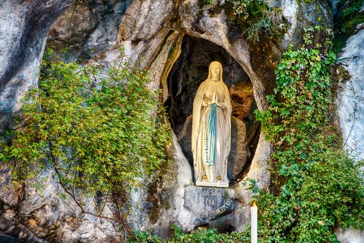 Das ist die heilige Mutter Gottes von Lourdes