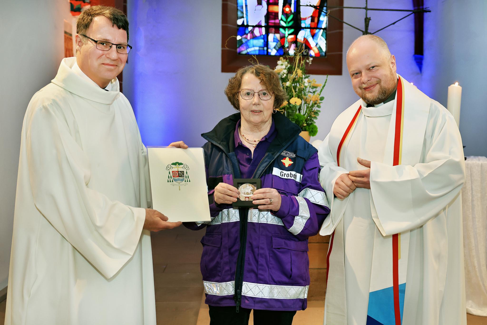 Marianne Groben erhält die Martinus-Medaille