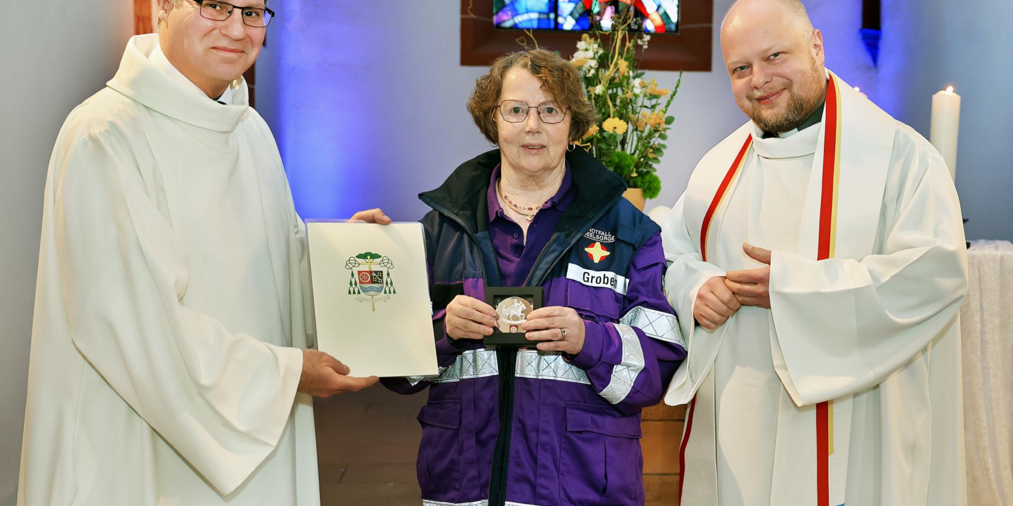Marianne Groben erhält die Martinus-Medaille