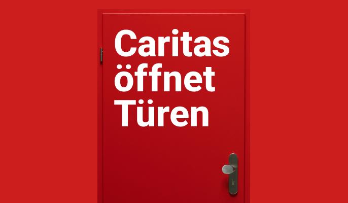 Rote Tür mit Aufschrift 'Caritas öffnet Türen'